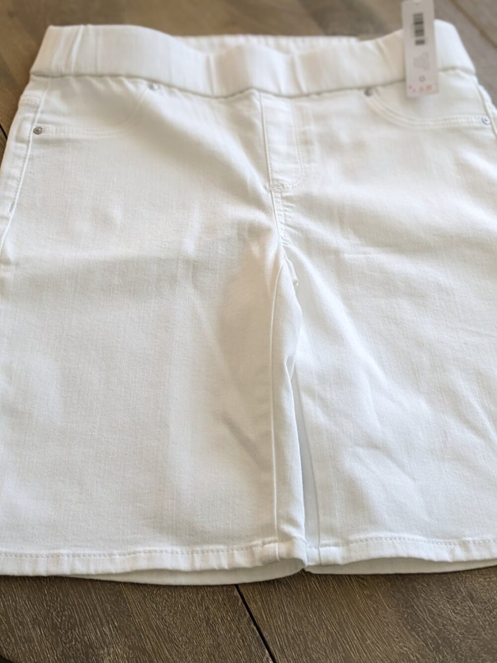 Chico's NWT, Pull on White Jean Jegging 20" Shorts, Classic High Rise, Size 0